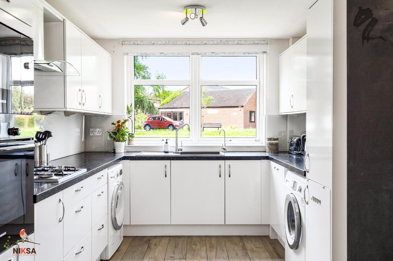 Niksa Serviced Accommodation - 3 Bedroom House Welwyn Garden City Εξωτερικό φωτογραφία